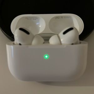 Airpod pro max headphones noise cancelation mag safe charge